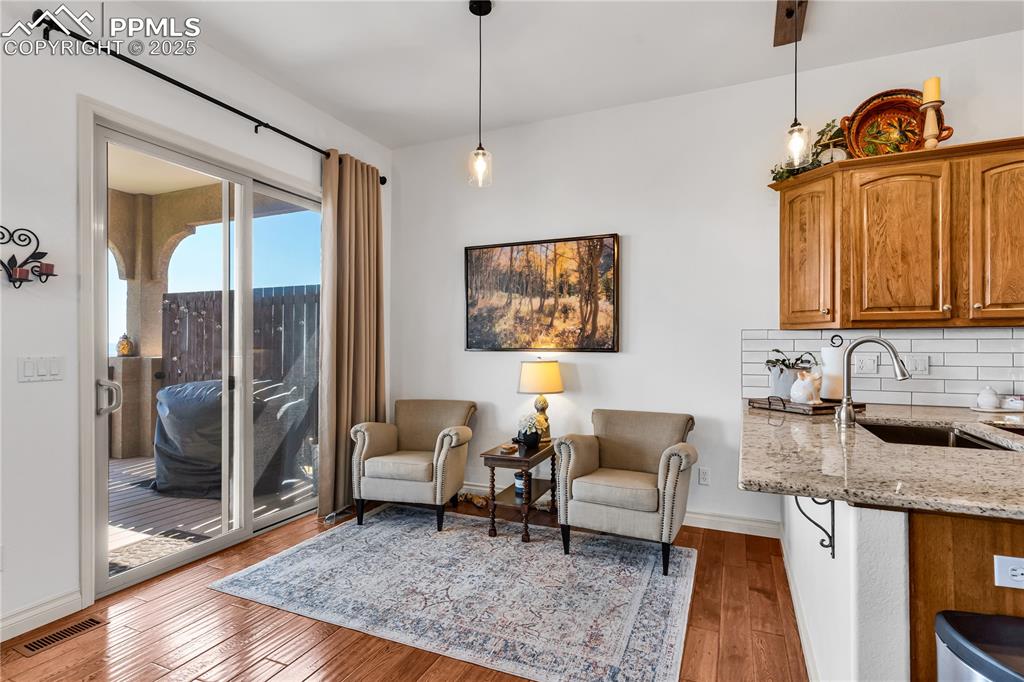 Image 11 of 50: Sitting Room