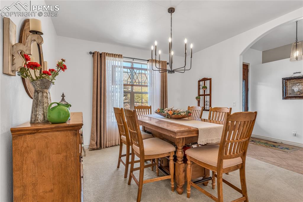 Image 16 of 50: Dining Area
