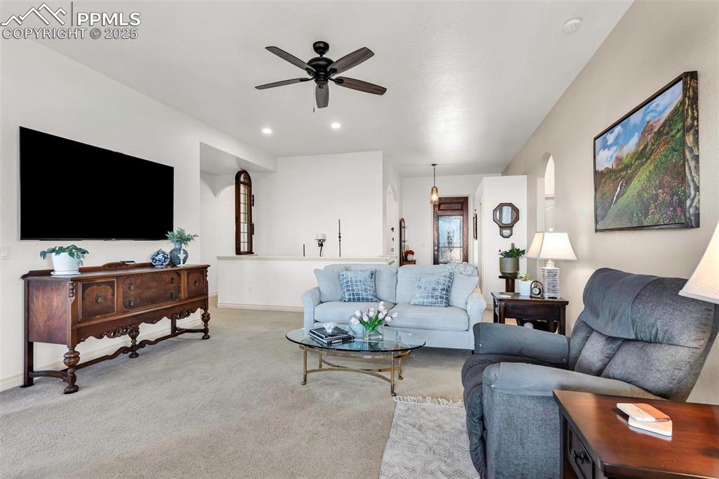 Image 8 of 50: Living Room
