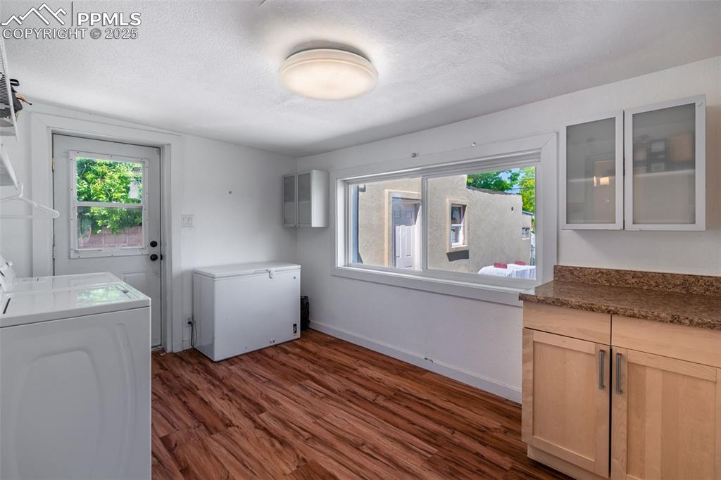 Image 17 of 31: Laundry