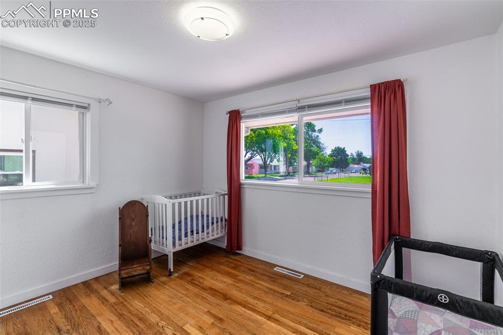 Image 2 of 31: Bedroom