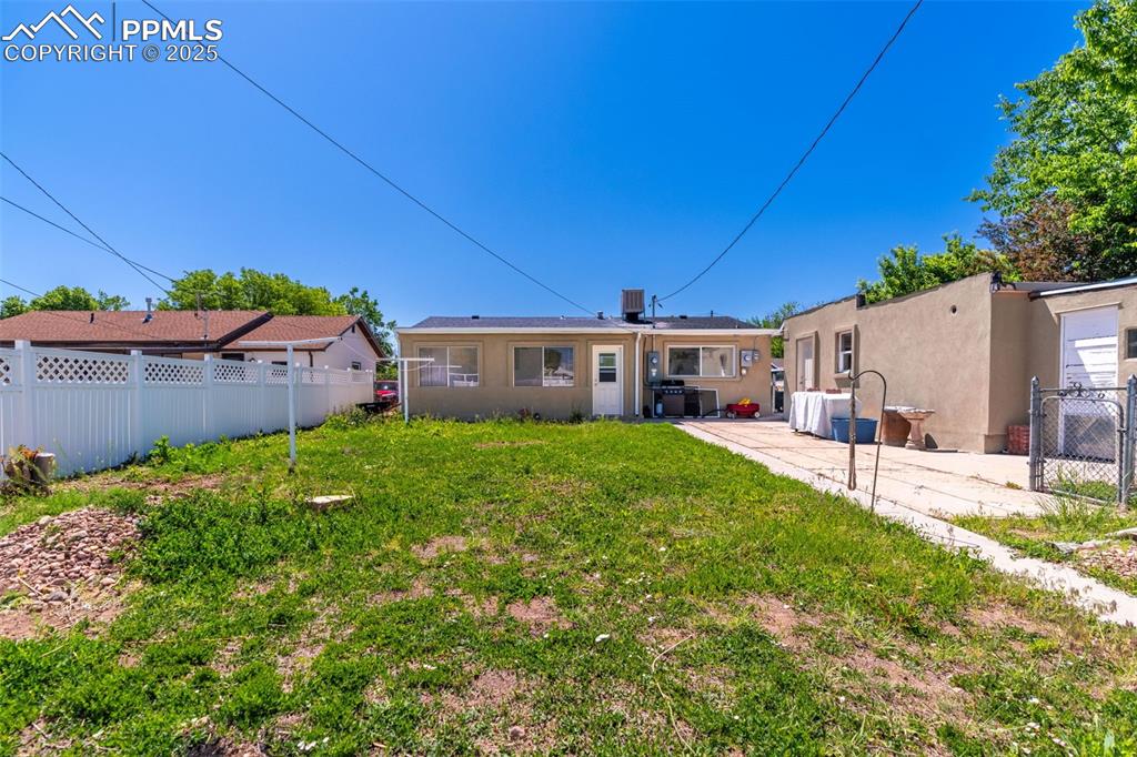 Image 24 of 31: Back of Structure