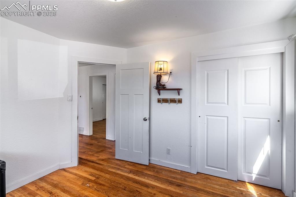 Image 3 of 31: Bedroom