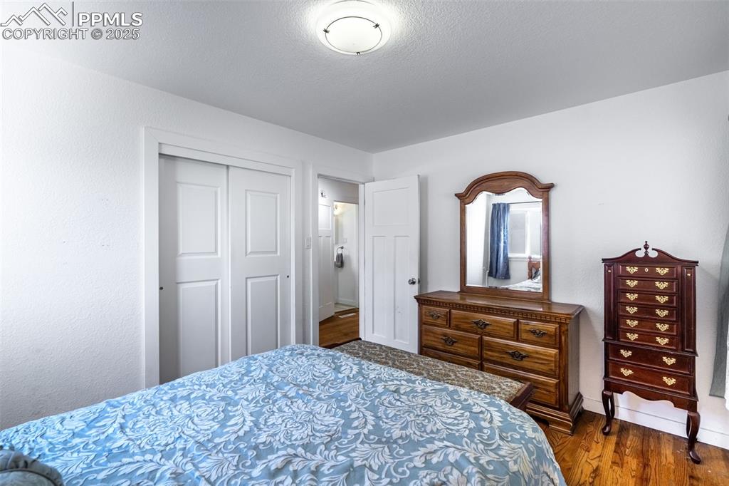 Image 5 of 31: Bedroom