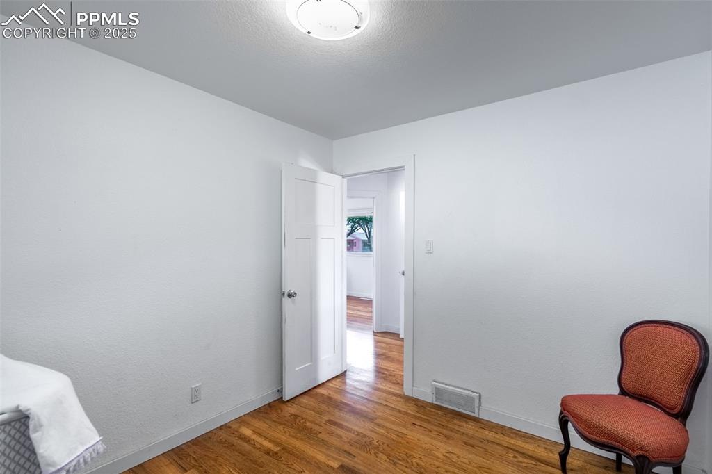 Image 6 of 31: Bedroom