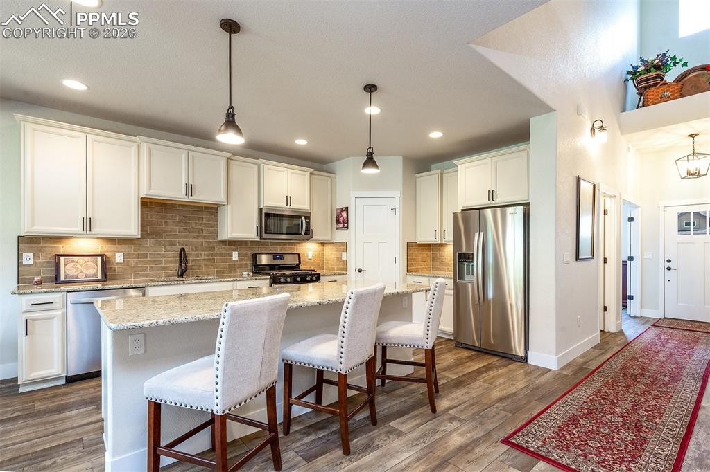 Image 11 of 50: Kitchen