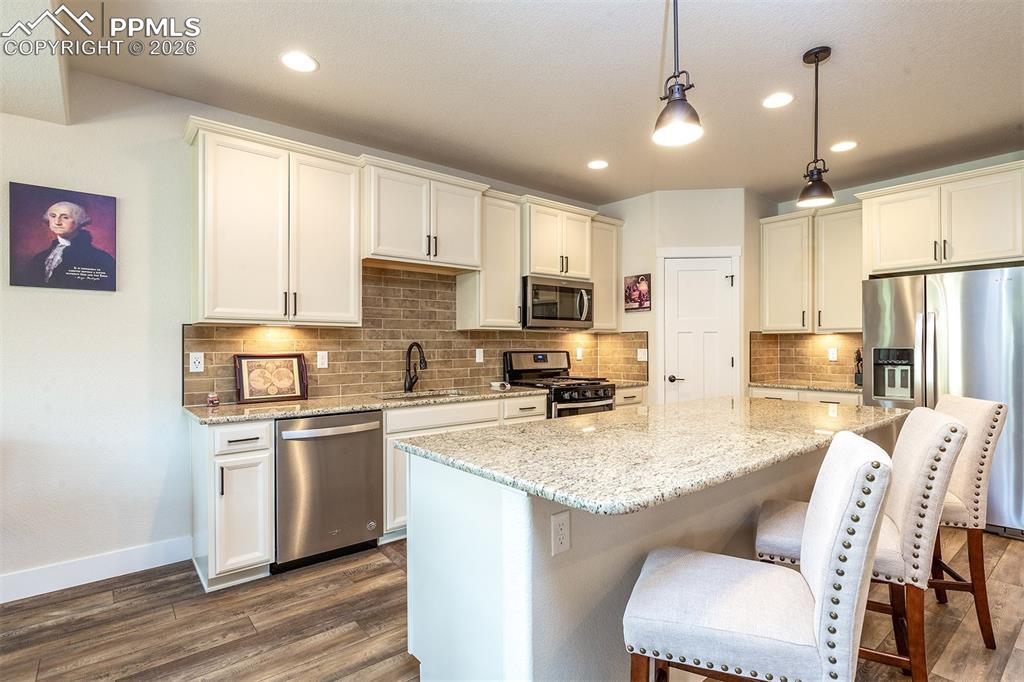 Image 12 of 50: Kitchen