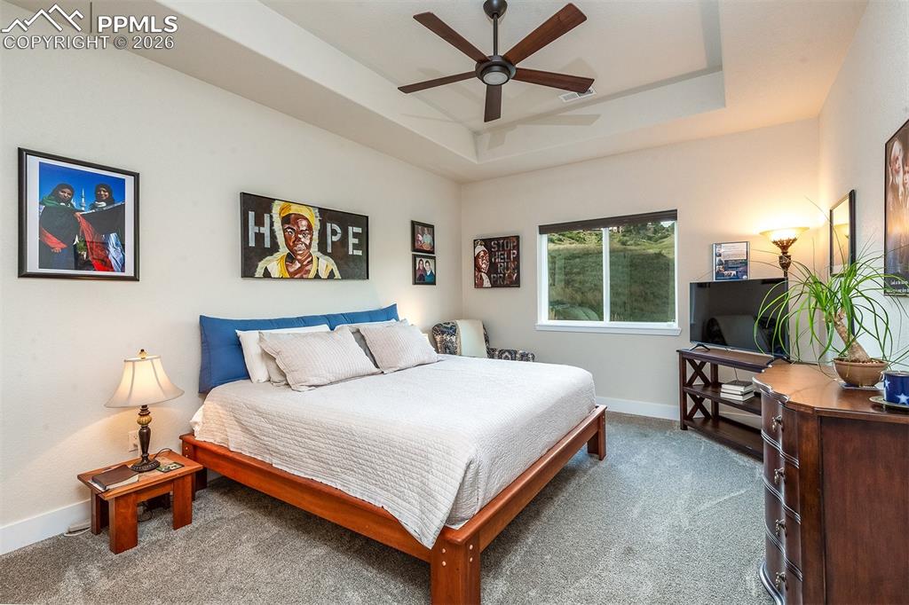 Image 18 of 50: Bedroom