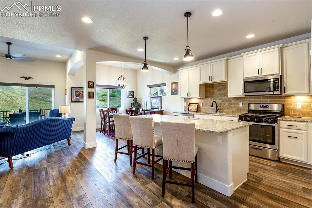 Image 9 of 50: Kitchen