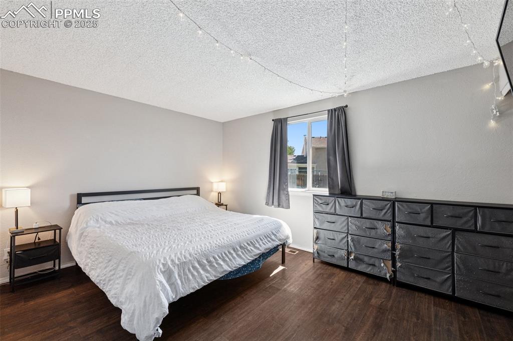 Image 10 of 24: Bedroom