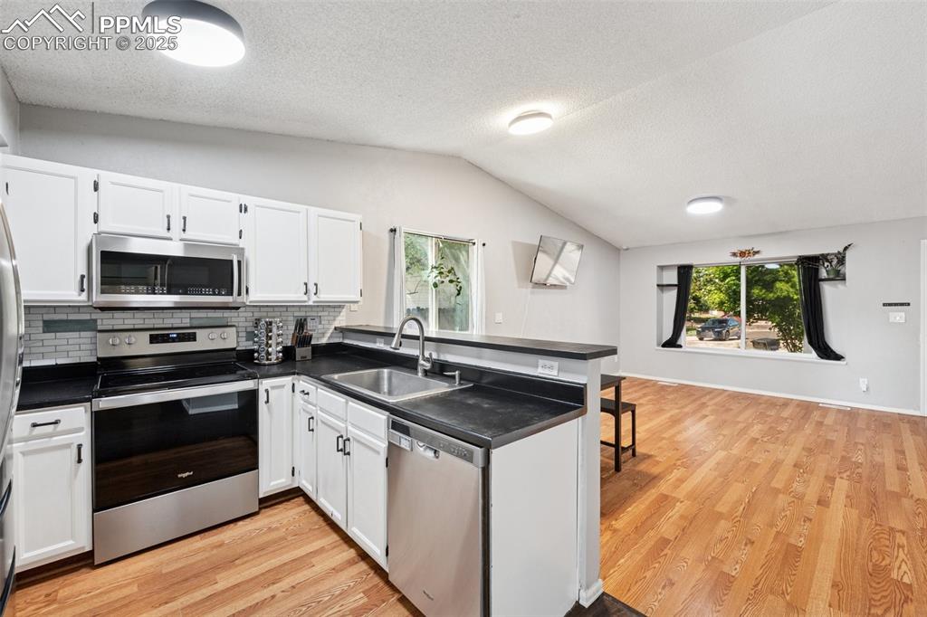 Image 2 of 24: Kitchen