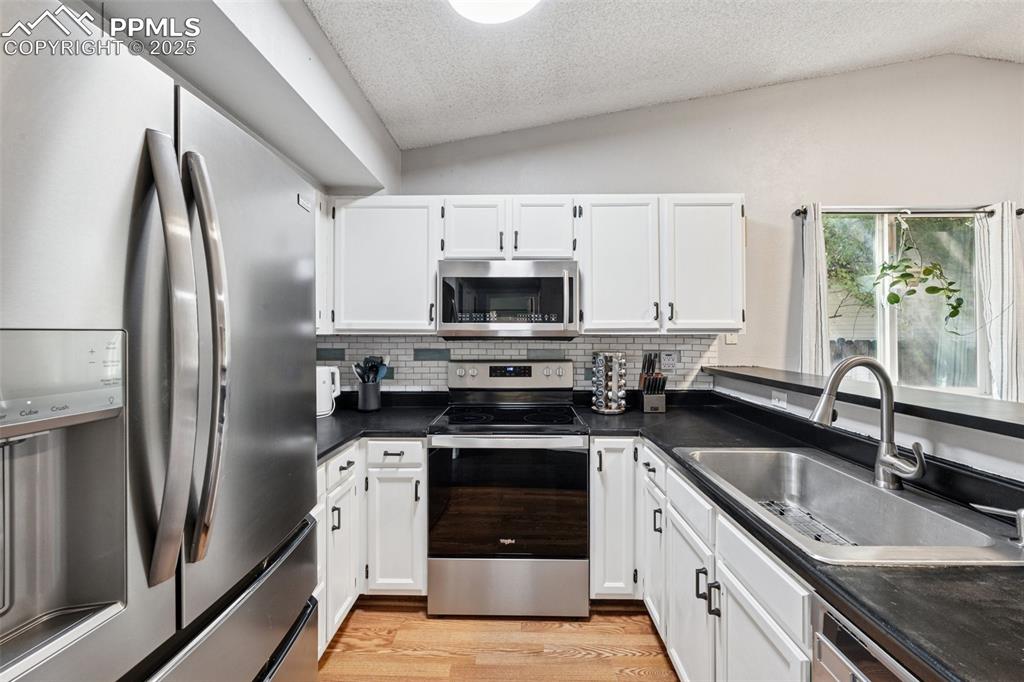 Image 3 of 24: Kitchen