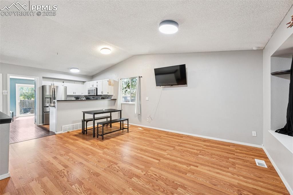 Image 5 of 24: Kitchen