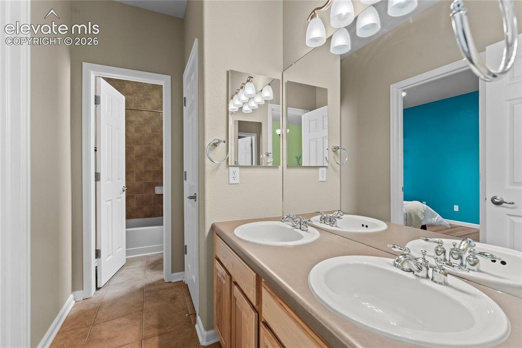 Image 19 of 36: Full guest bathroom