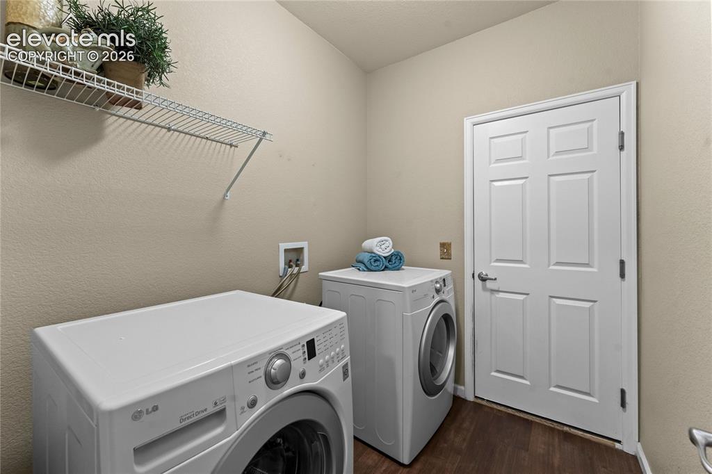 Image 23 of 36: Laundry