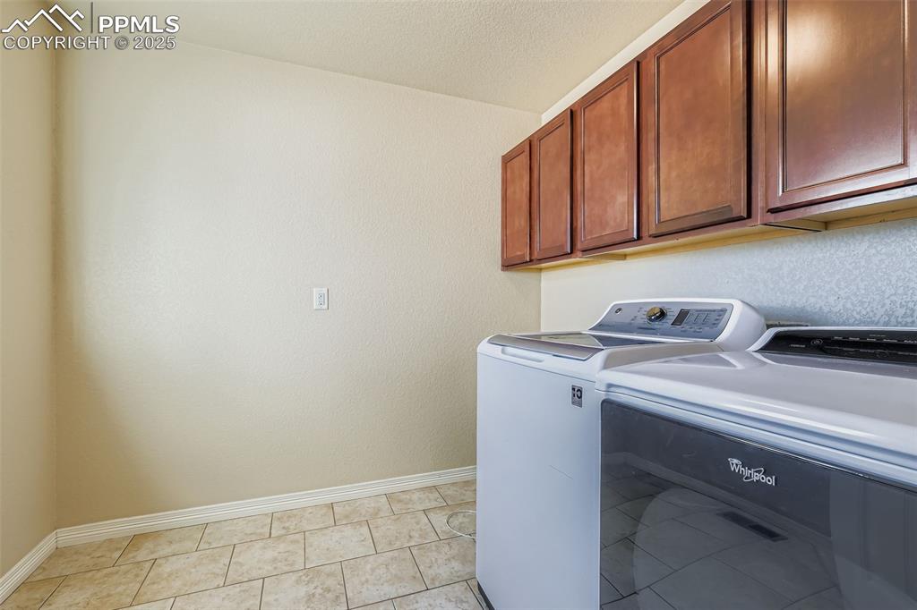 Image 27 of 49: Upper level laundry facilities