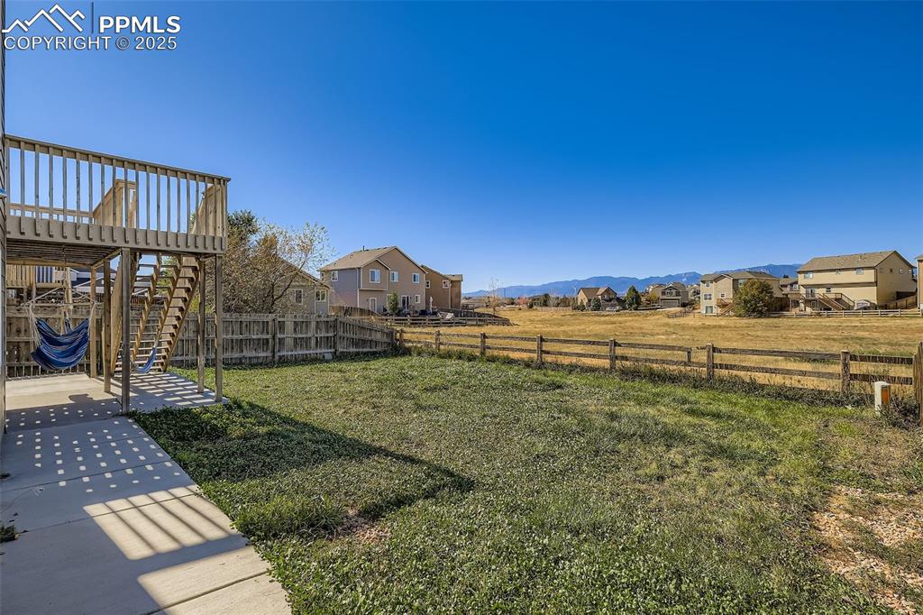 Image 42 of 49: Yard