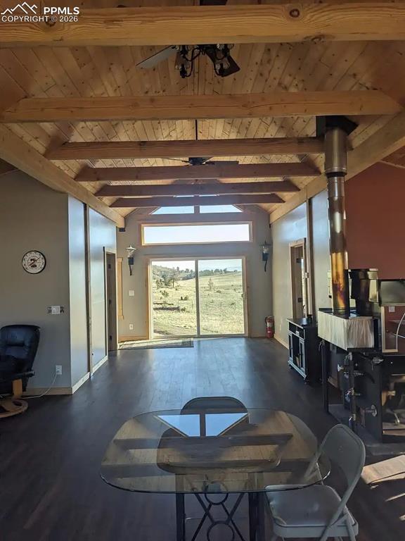 Image 12 of 17: Living Room