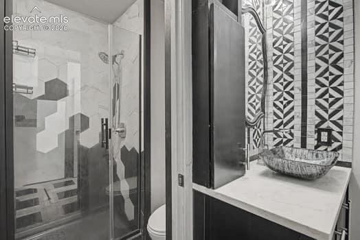 Image 16 of 20: Bathroom