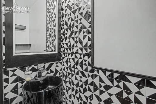 Image 9 of 20: Half bath on main level. 