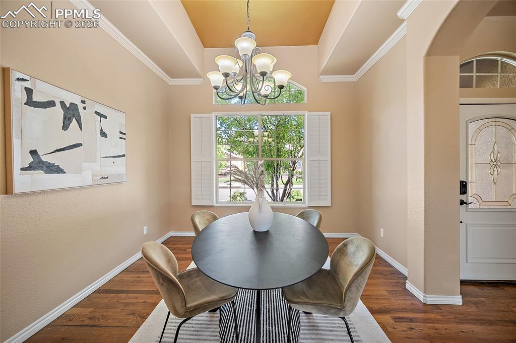 Image 12 of 31: Dining Area