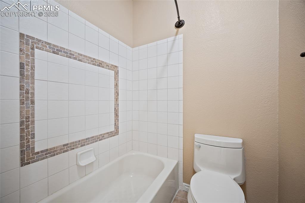 Image 20 of 31: Bathroom