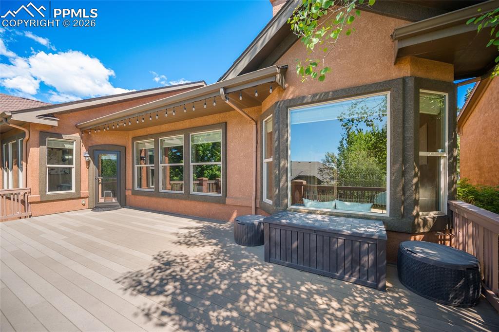 Image 26 of 31: Deck