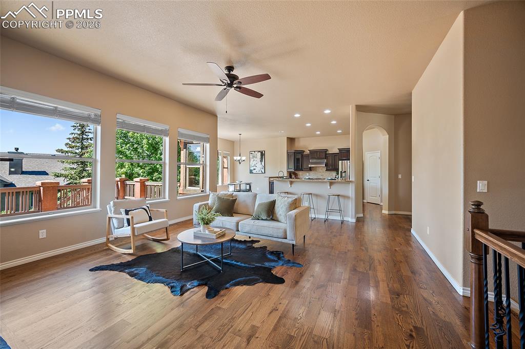 Image 3 of 31: Living Room