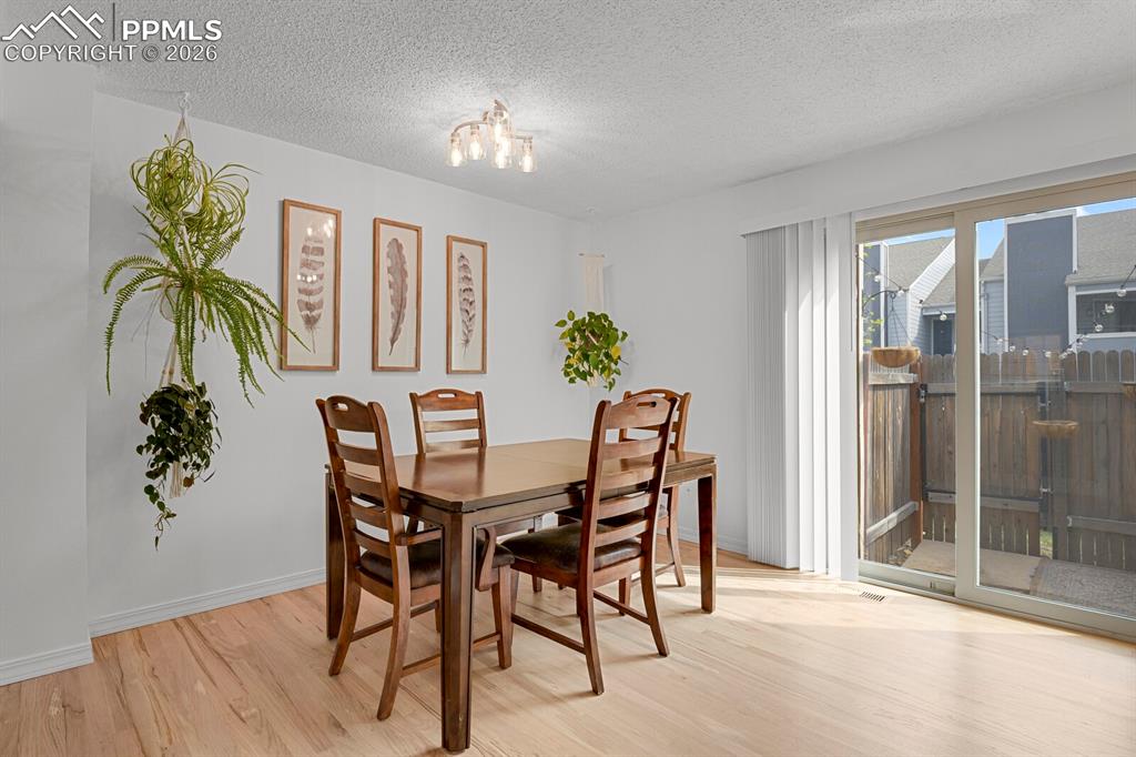 Image 5 of 19: Dining Area