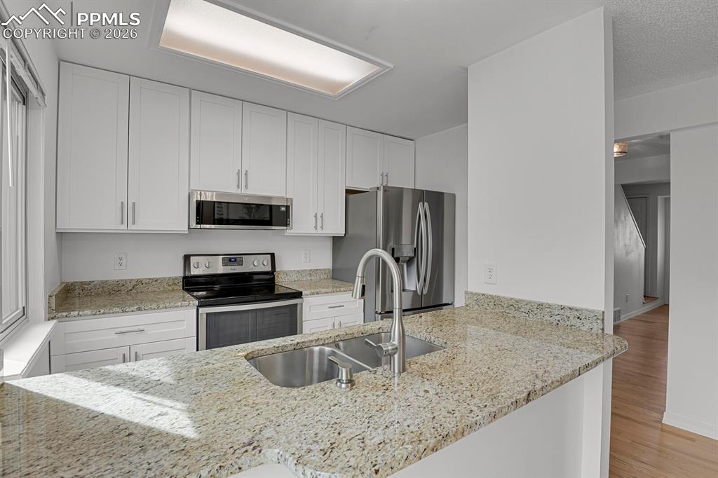 Image 6 of 19: Kitchen