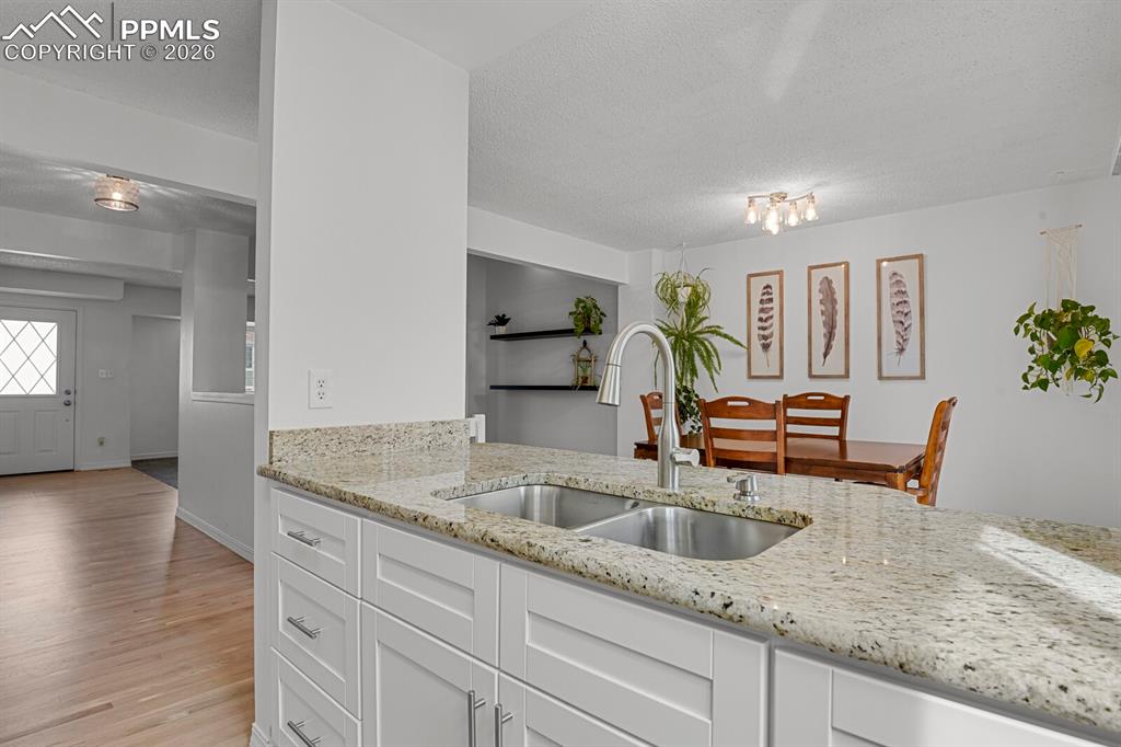 Image 7 of 19: Kitchen