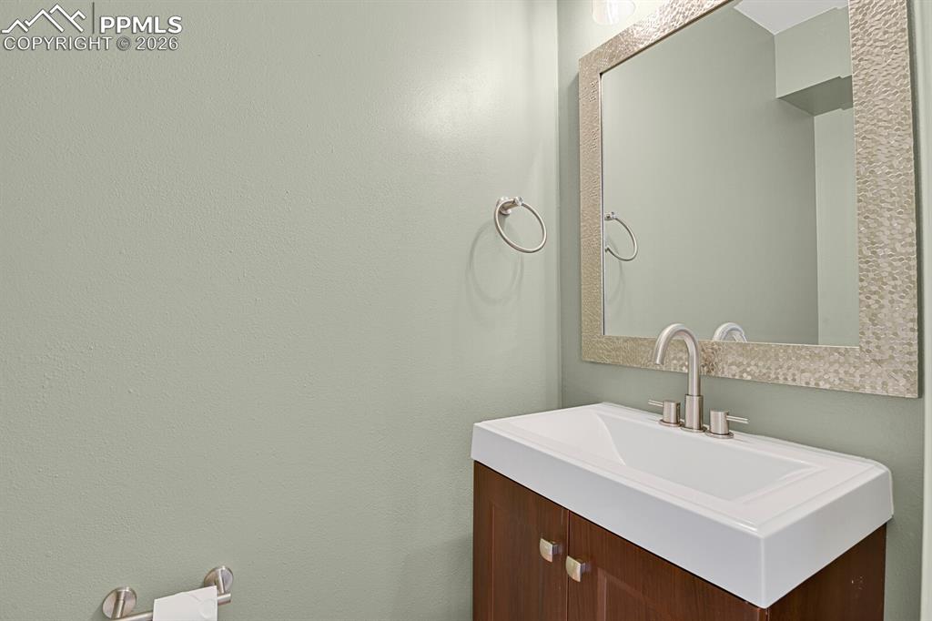 Image 9 of 19: Bathroom