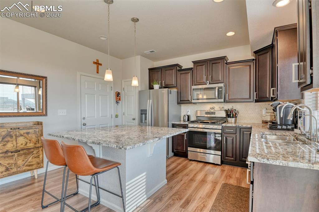 Image 10 of 30: Kitchen