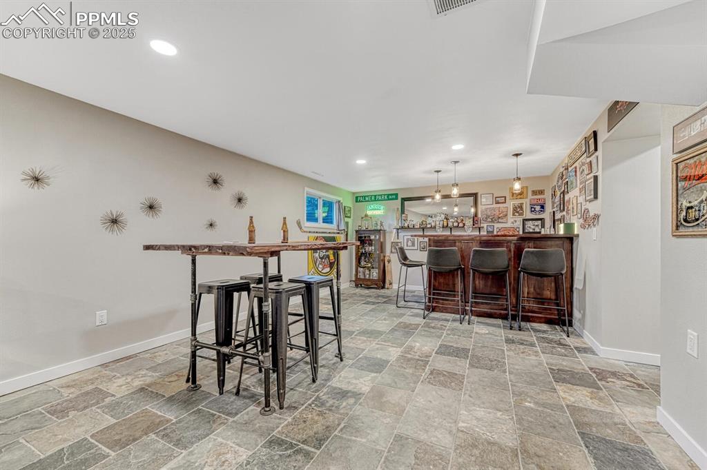 Image 13 of 50: Dining Area