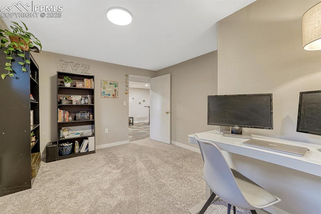 Image 16 of 50: Office