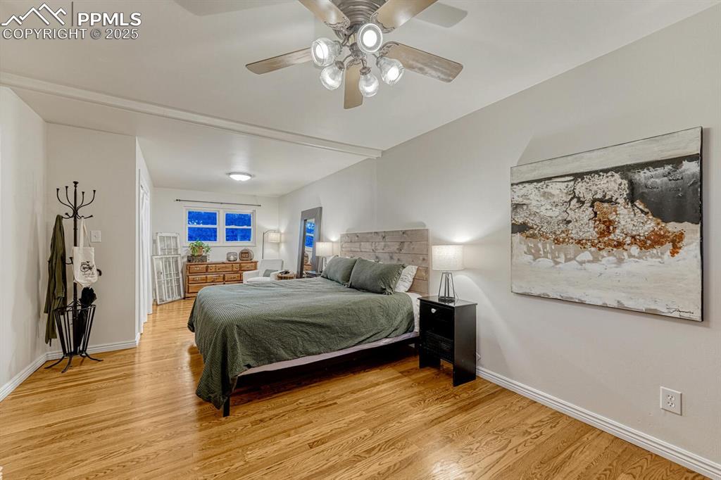 Image 24 of 50: Bedroom