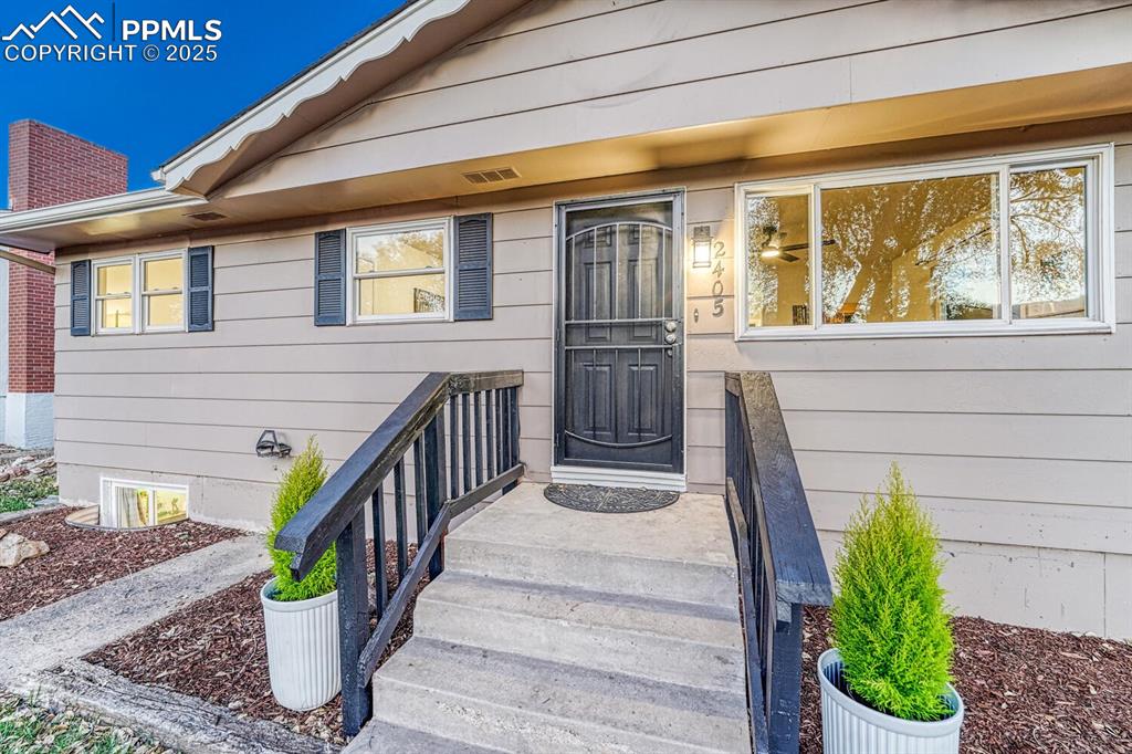 Image 3 of 50: Entry