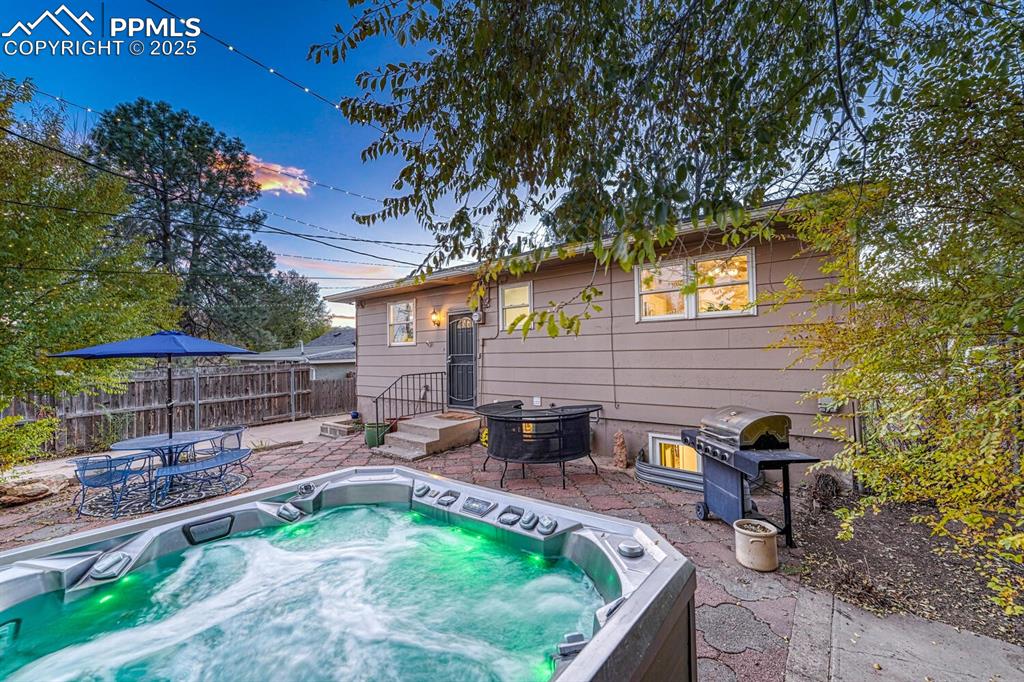 Image 33 of 50: Back of Structure