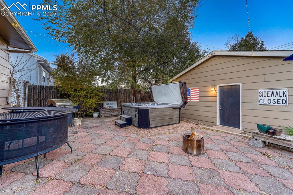 Image 34 of 50: Patio