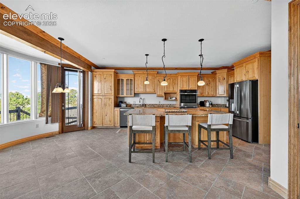 Image 13 of 50: Kitchen