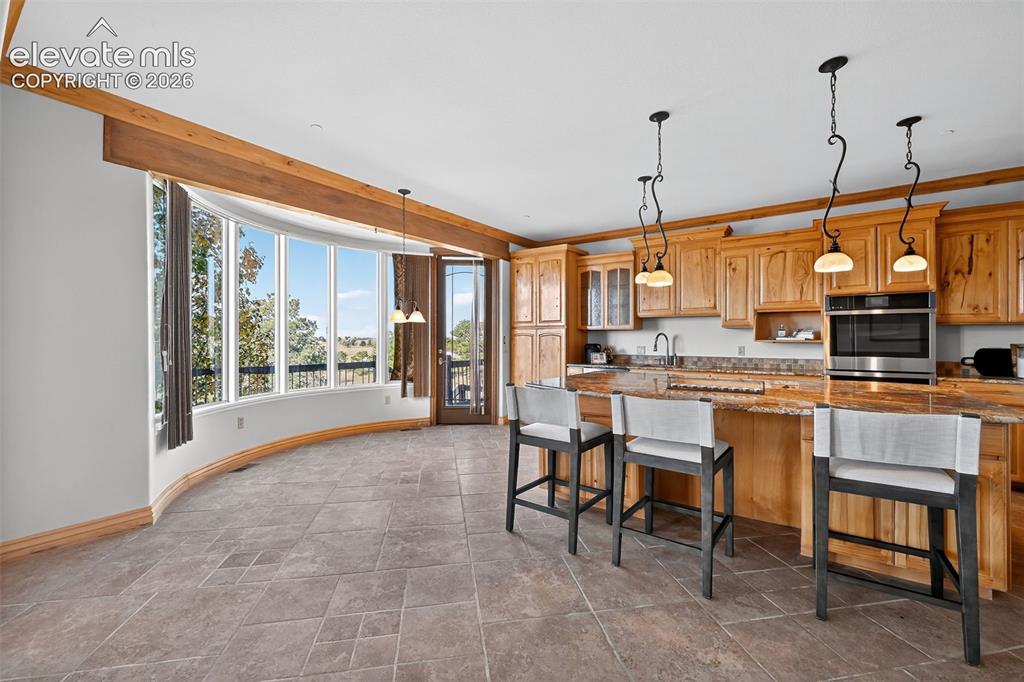 Image 14 of 50: Kitchen