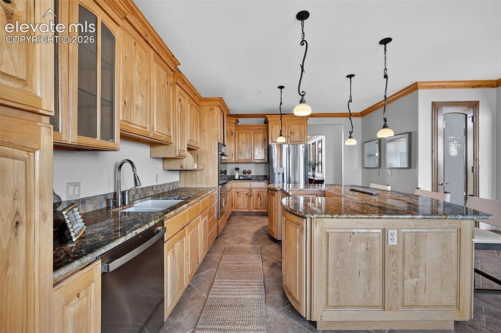 Image 15 of 50: Kitchen