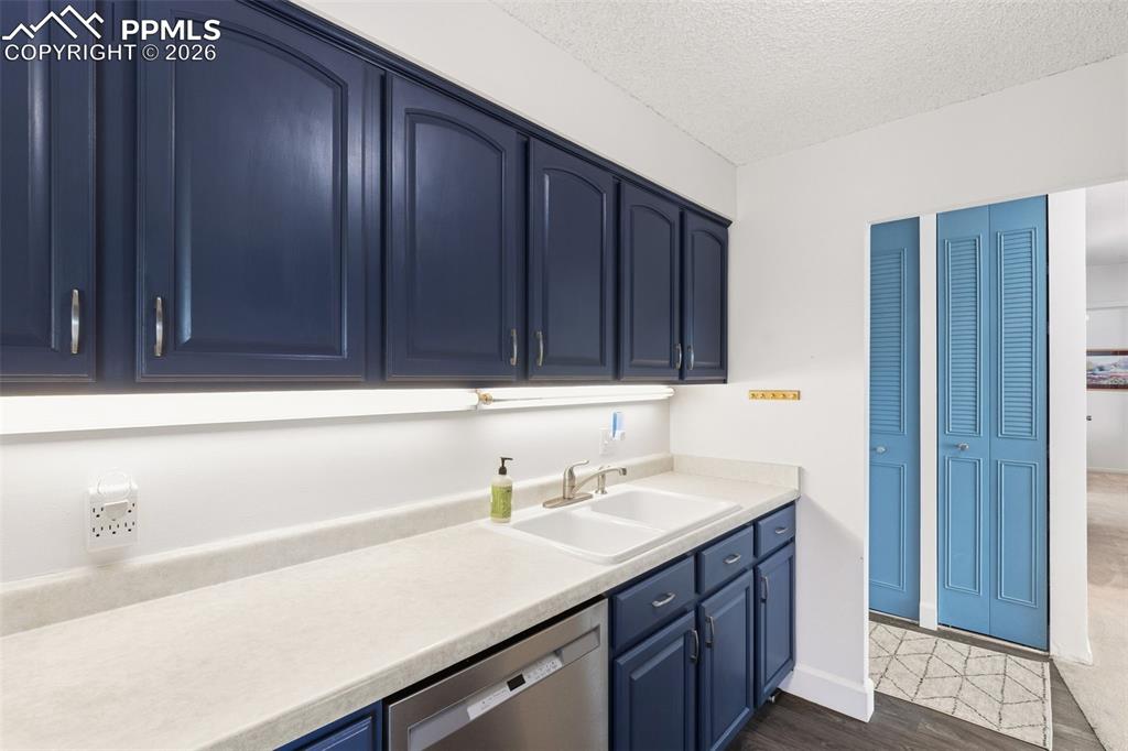 Image 11 of 38: Kitchen