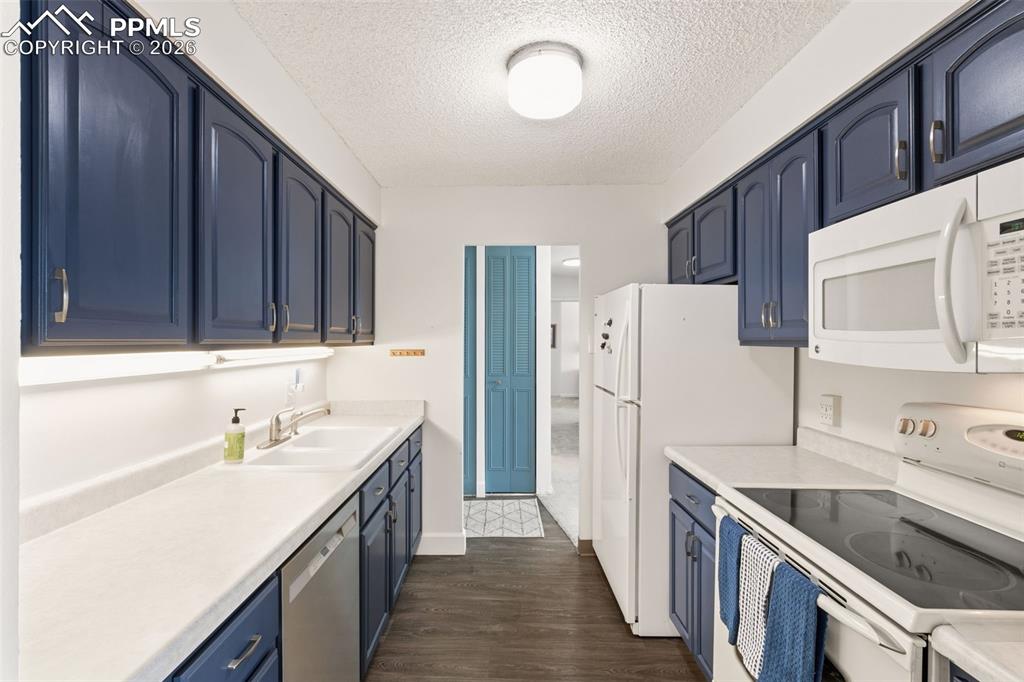 Image 12 of 38: Kitchen