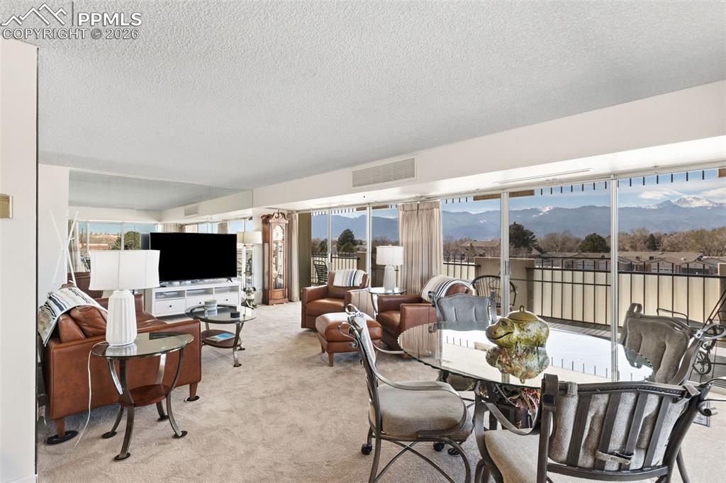 Image 18 of 38: Dining Area