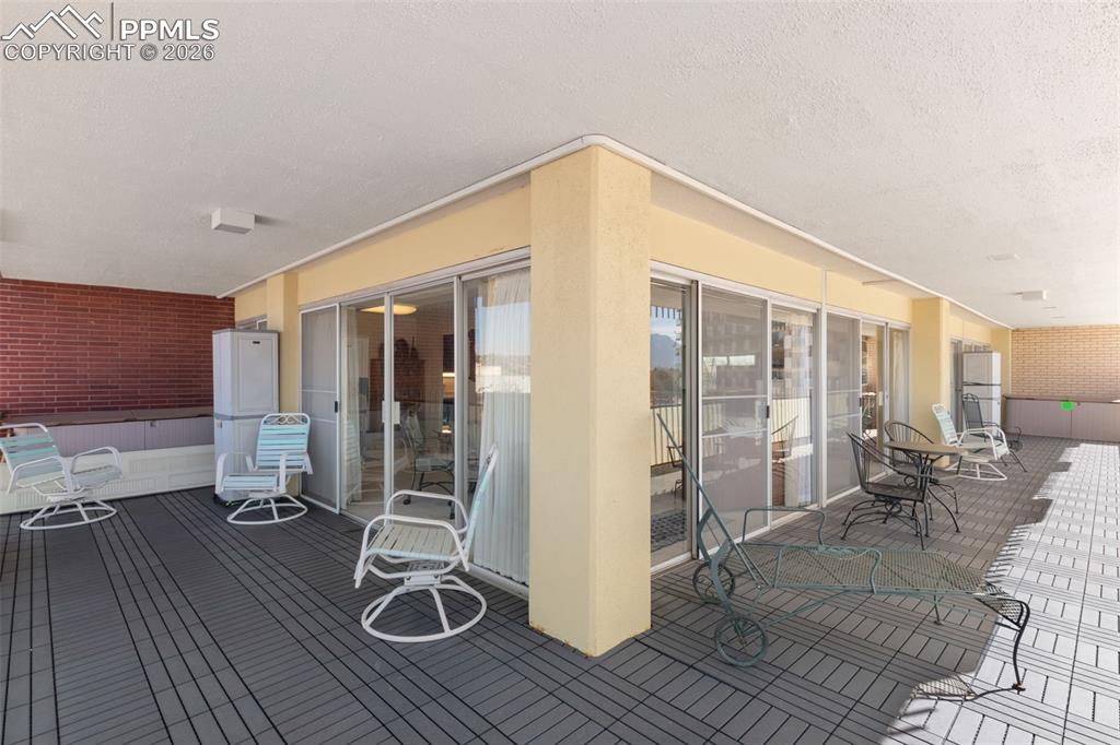 Image 23 of 38: Deck