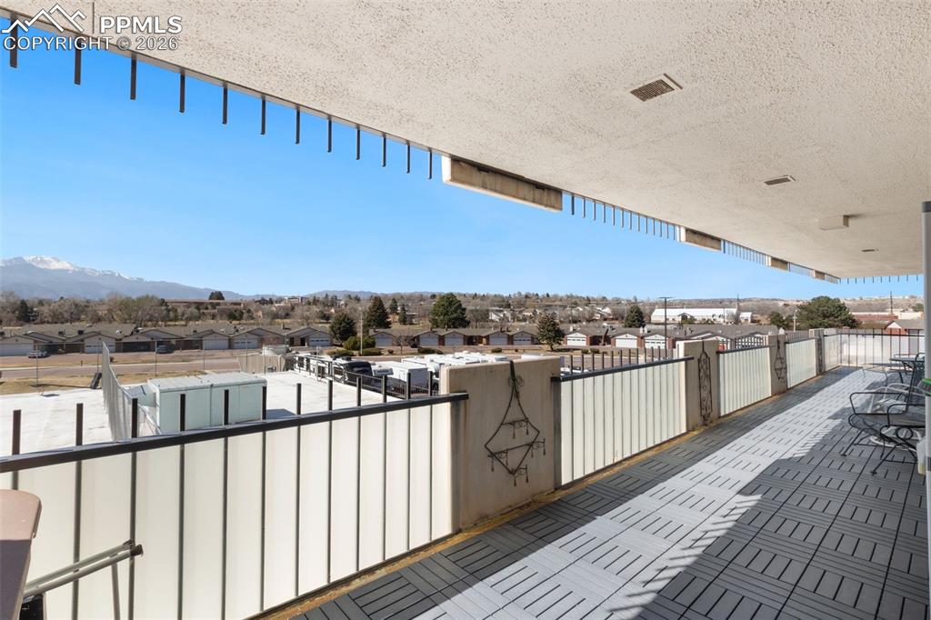 Image 24 of 38: Deck