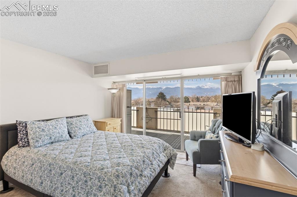 Image 28 of 38: Bedroom