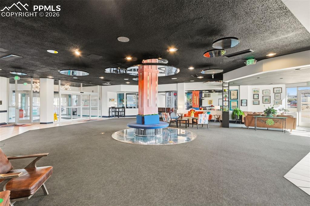 Image 4 of 38: Lobby