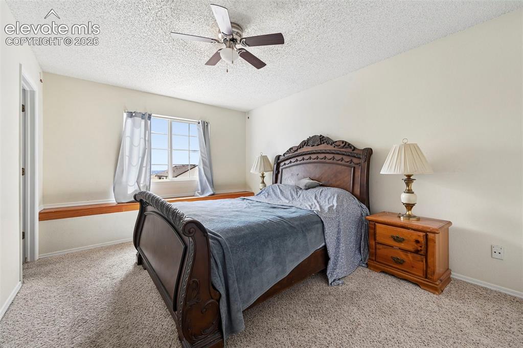 Image 14 of 32: Bedroom